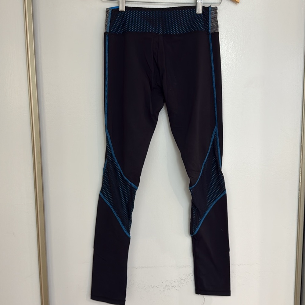 MOVING SALE Kyodan Blue and black mesh detail legging